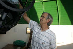 Příprava půlmetrového dalekohledu k pozorování